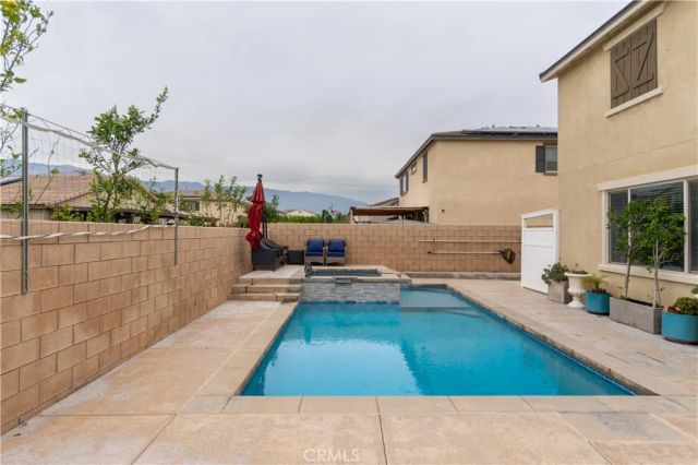 7786 Arosia Dr, Fontana, CA 92336