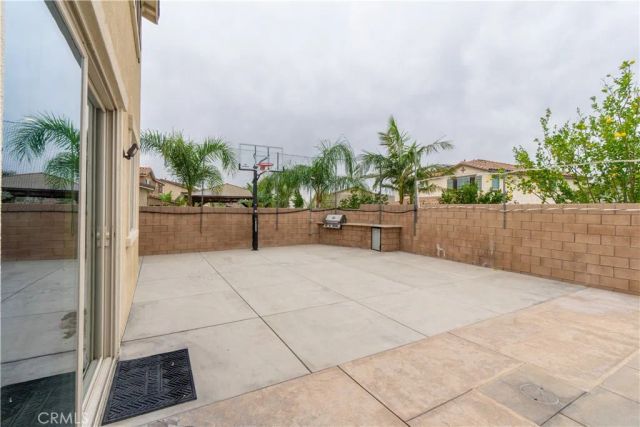7786 Arosia Dr, Fontana, CA 92336