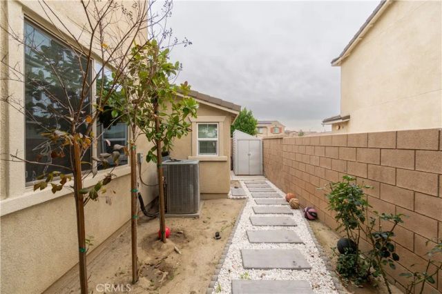 7786 Arosia Dr, Fontana, CA 92336