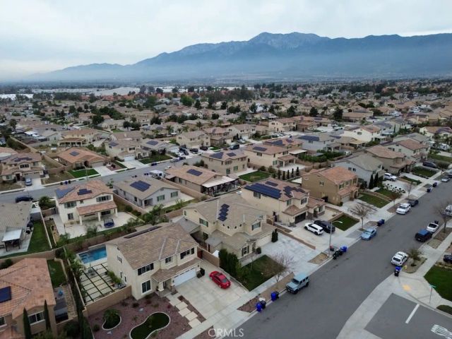 7786 Arosia Dr, Fontana, CA 92336