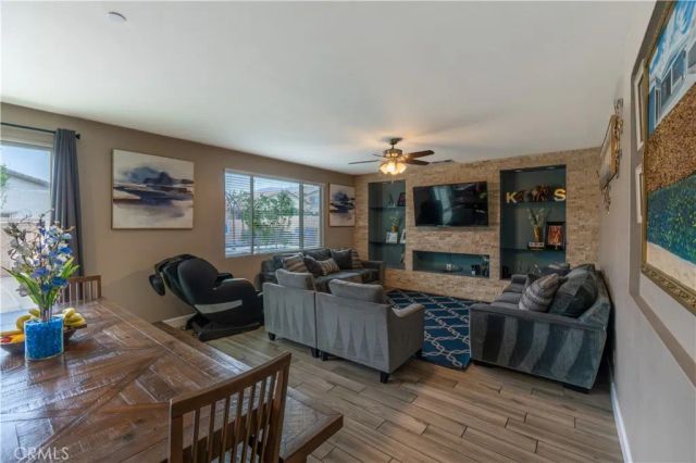 7786 Arosia Dr, Fontana, CA 92336