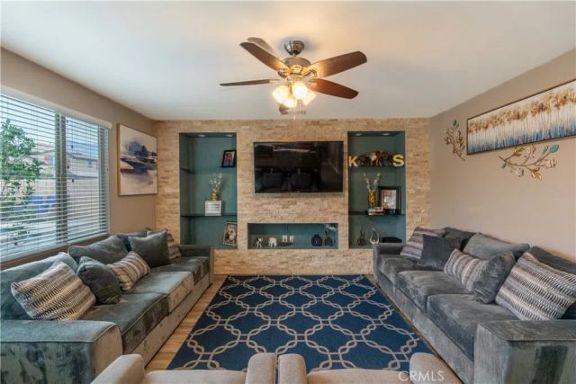 7786 Arosia Dr, Fontana, CA 92336