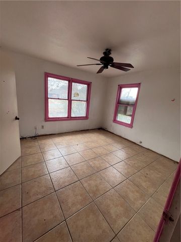 909 Highland Ave, Alice, TX 78332