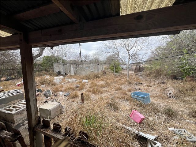 909 Highland Ave, Alice, TX 78332