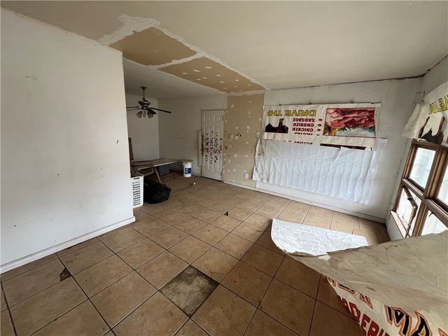 909 Highland Ave, Alice, TX 78332