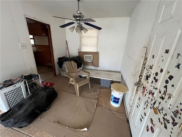 909 Highland Ave, Alice, TX 78332