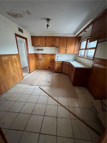 909 Highland Ave, Alice, TX 78332