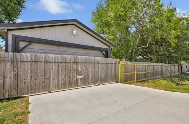 15816 Ramsey Road, Crosby, TX 77532