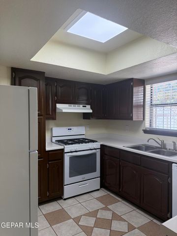 12000 IVORY GATE Way, El Paso, TX 79936