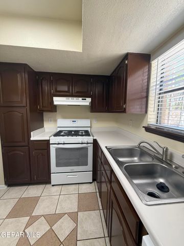 12000 IVORY GATE Way, El Paso, TX 79936