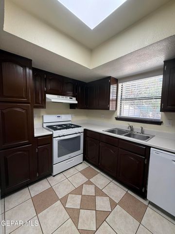 12000 IVORY GATE Way, El Paso, TX 79936