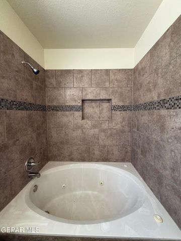 12000 IVORY GATE Way, El Paso, TX 79936