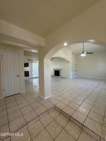 12000 IVORY GATE Way, El Paso, TX 79936