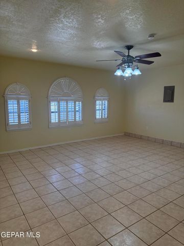 12000 IVORY GATE Way, El Paso, TX 79936