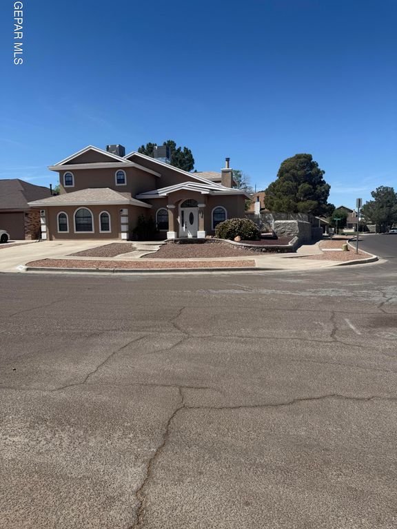 12000 IVORY GATE Way, El Paso, TX 79936