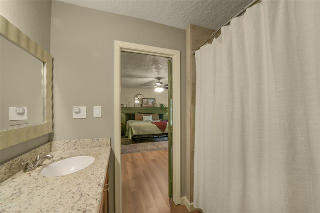 613 E Castle Harbour Drive, Friendswood, TX 77546