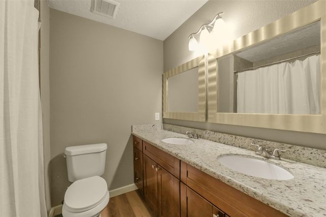 613 E Castle Harbour Drive, Friendswood, TX 77546