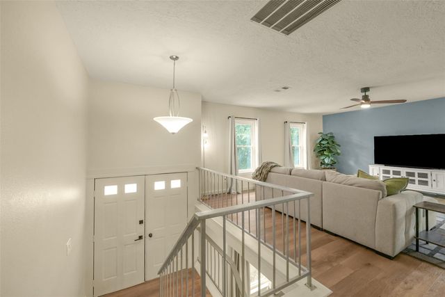 613 E Castle Harbour Drive, Friendswood, TX 77546