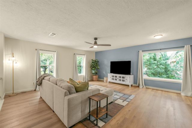 613 E Castle Harbour Drive, Friendswood, TX 77546