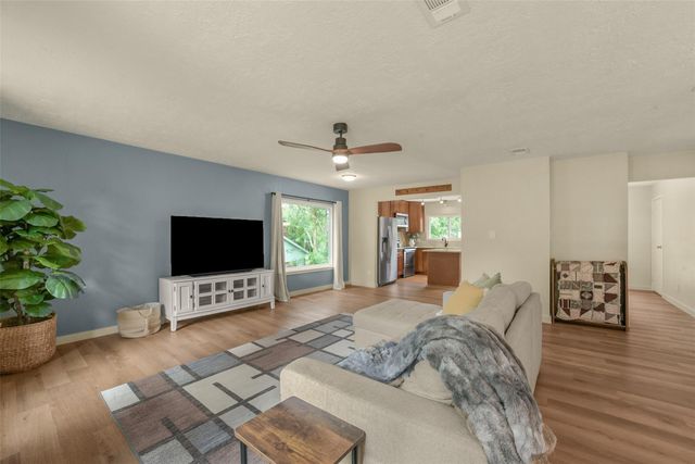 613 E Castle Harbour Drive, Friendswood, TX 77546