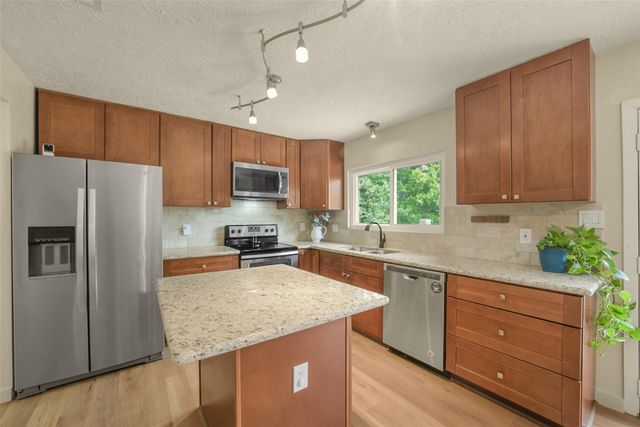 613 E Castle Harbour Drive, Friendswood, TX 77546