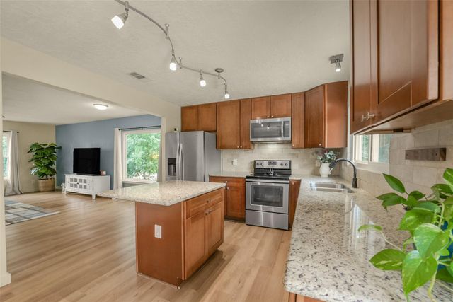 613 E Castle Harbour Drive, Friendswood, TX 77546