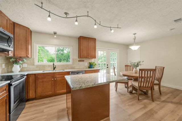 613 E Castle Harbour Drive, Friendswood, TX 77546