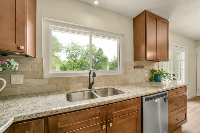 613 E Castle Harbour Drive, Friendswood, TX 77546