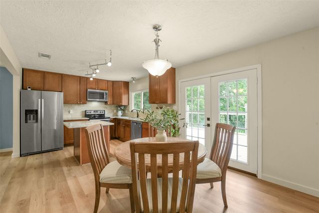 613 E Castle Harbour Drive, Friendswood, TX 77546