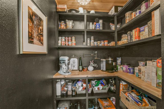 613 E Castle Harbour Drive, Friendswood, TX 77546