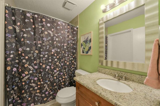 613 E Castle Harbour Drive, Friendswood, TX 77546