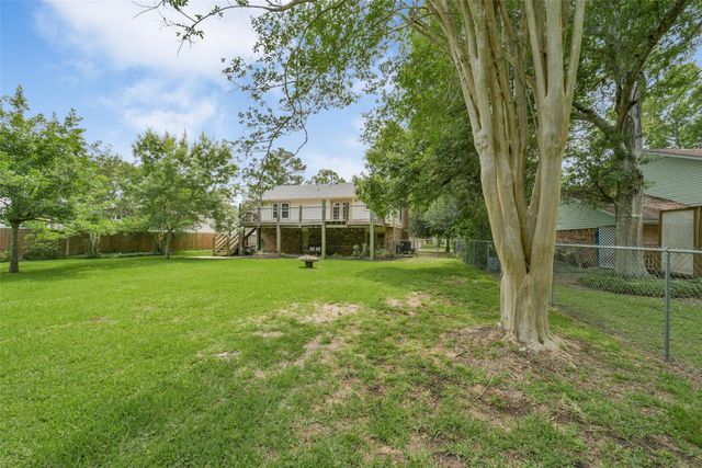 613 E Castle Harbour Drive, Friendswood, TX 77546