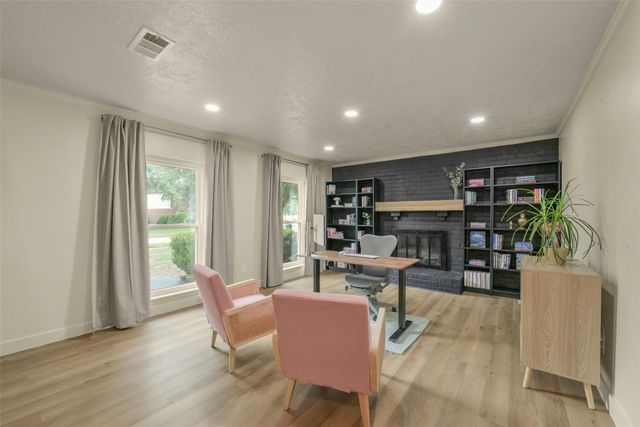 613 E Castle Harbour Drive, Friendswood, TX 77546