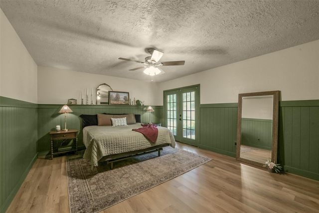 613 E Castle Harbour Drive, Friendswood, TX 77546