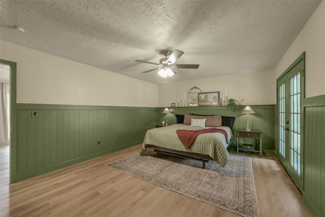 613 E Castle Harbour Drive, Friendswood, TX 77546