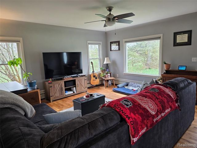 1135 W M 36, Pinckney, MI 48169