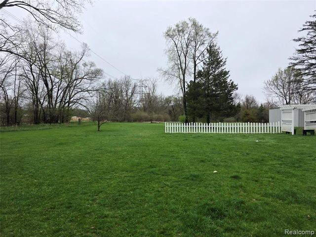 1135 W M 36, Pinckney, MI 48169