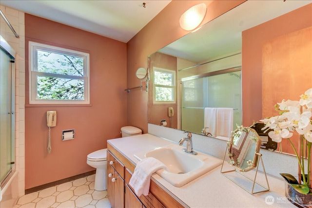 2102 N 171st Street, Shoreline, WA 98133