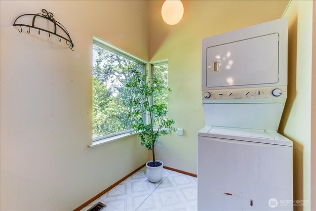 2102 N 171st Street, Shoreline, WA 98133