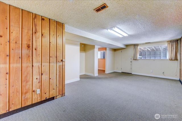 2102 N 171st Street, Shoreline, WA 98133