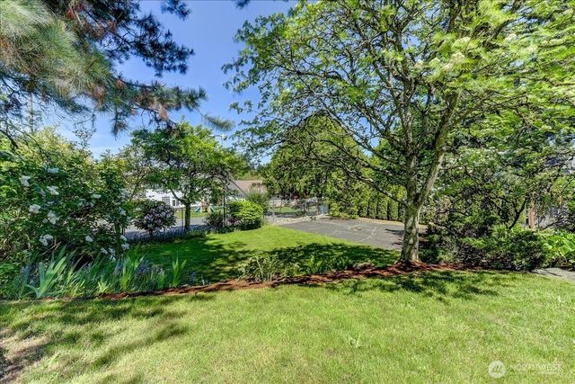 2102 N 171st Street, Shoreline, WA 98133