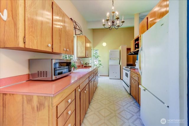 2102 N 171st Street, Shoreline, WA 98133