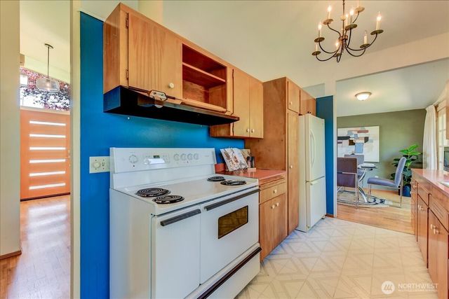 2102 N 171st Street, Shoreline, WA 98133