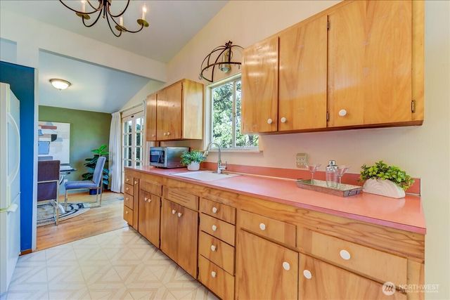 2102 N 171st Street, Shoreline, WA 98133