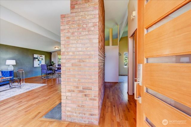 2102 N 171st Street, Shoreline, WA 98133