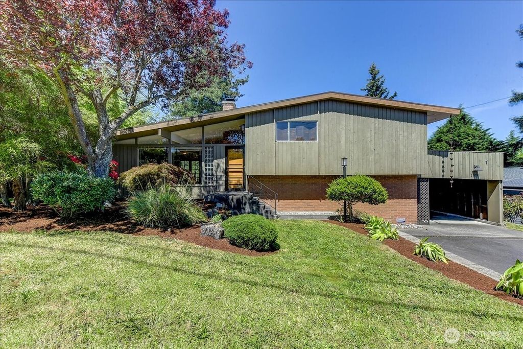 2102 N 171st Street, Shoreline, WA 98133