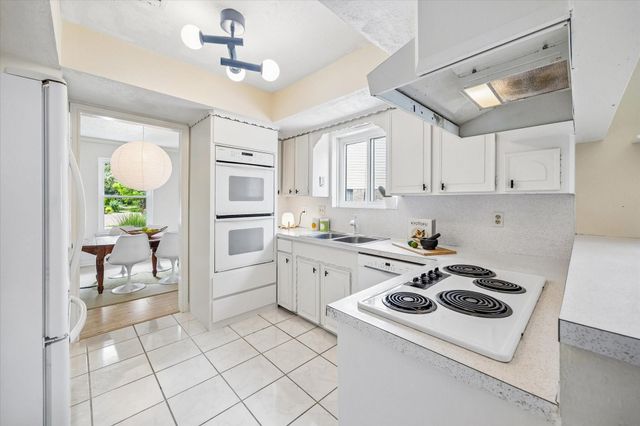 5434 Candletree Drive, Houston, TX 77091