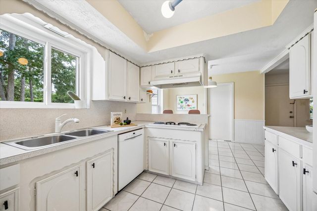 5434 Candletree Drive, Houston, TX 77091