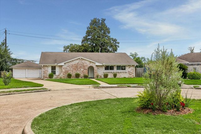 5434 Candletree Drive, Houston, TX 77091