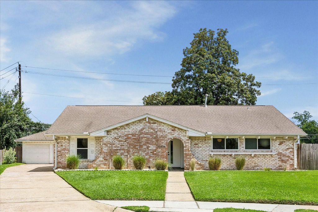 5434 Candletree Drive, Houston, TX 77091